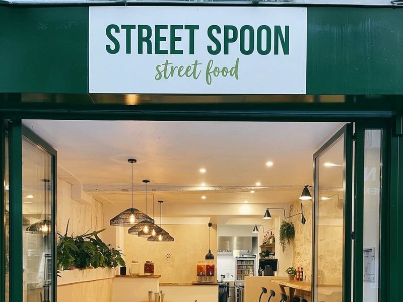 Illustration : devanture du restaurant fictif Street Spoon